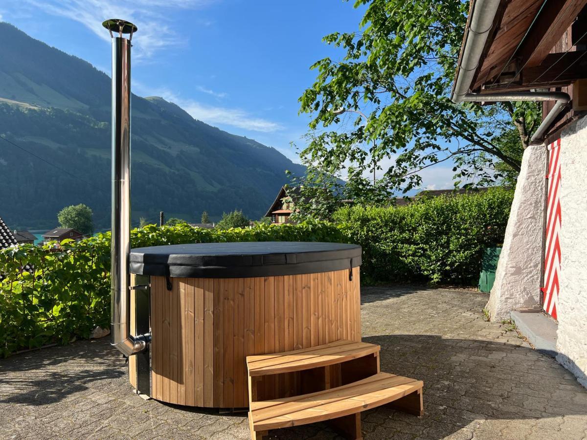 Romantic Private Superior Swiss Chalet With Hottub Lungern Exterior photo